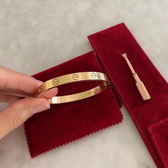VALENCIA Elegant Gold Bracelet