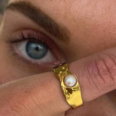 SISTA Golden Pearl Ring