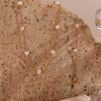 LUCY Golden Pearl Necklace
